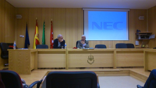 De izq a derecha: Jesús A. Núñez Villaverde, Codirector del Instituto de Estudios sobre Conflictos y Acción Humanitaria (IECAH) y Pedro Martínez Lillo.