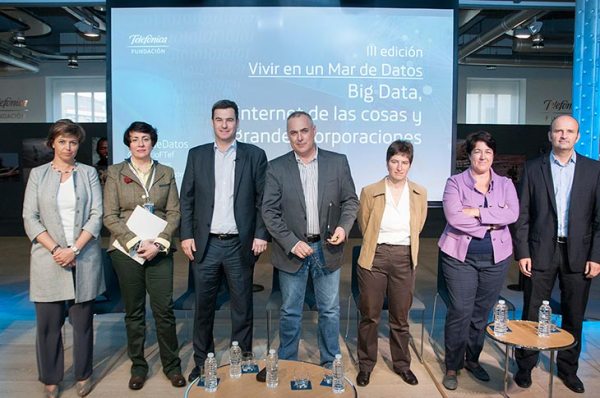 De izq a derecha: Lucía Álvarez, Rosa María Sainz, Francisco Manzanero, Rafael Luque, Mónica Martínez Walter, Elena Pisonero y David del Val.